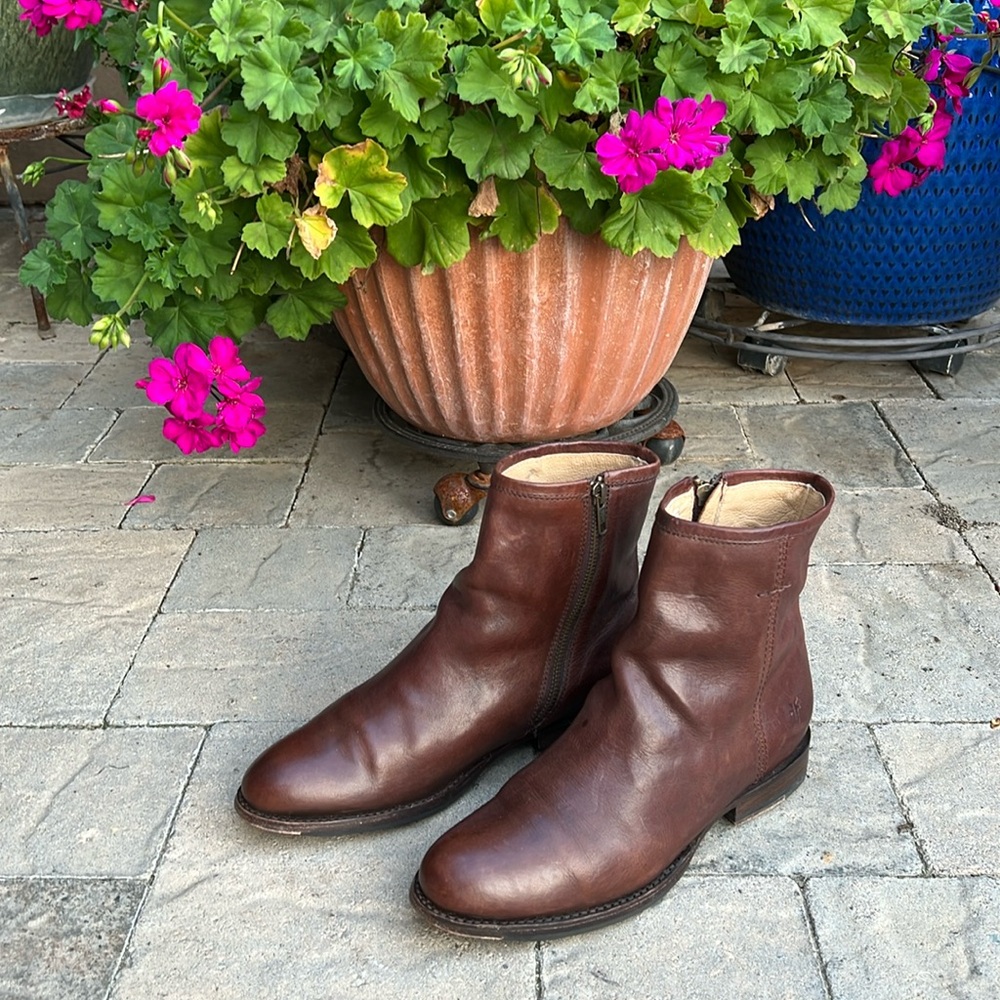 Frye brown leather inside zipper bootie 7.5